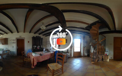 Vaste maison ancienne avec ses granges